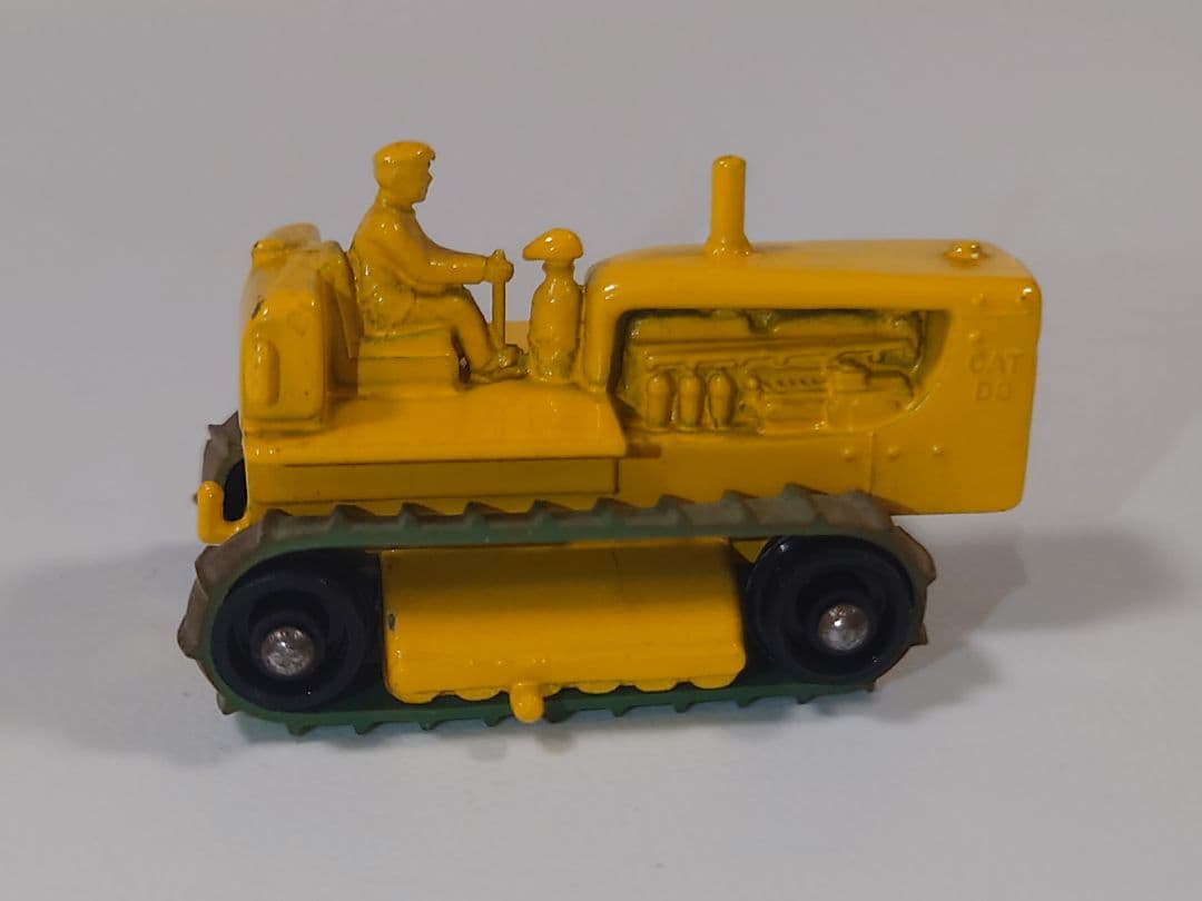 ミニカー MATCHBOX No.8 CATERPILLAR TRACTOR
