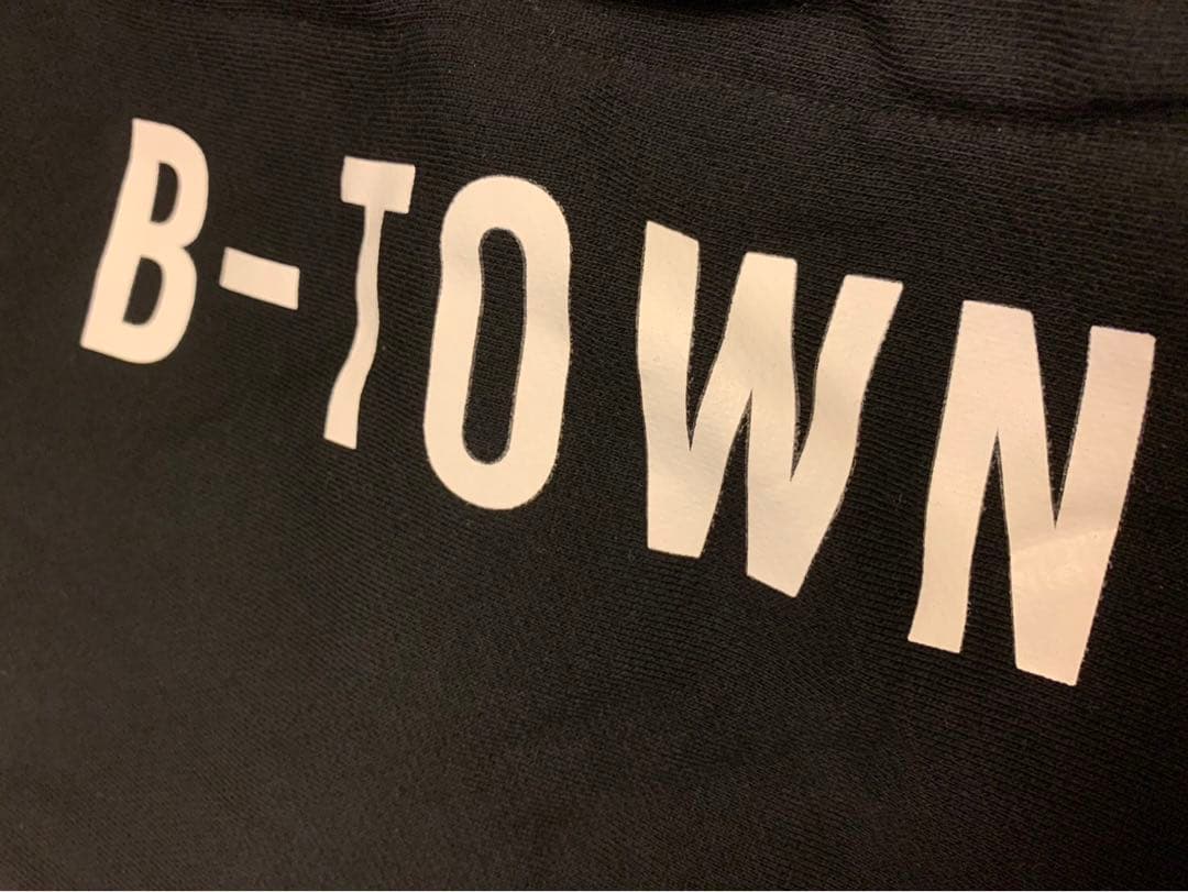 限定品☆ Sサイズ BMSG B-Town ロゴパーカー