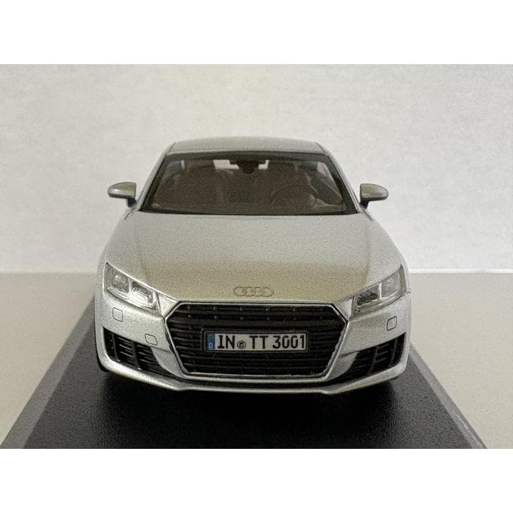 【新品】Audi TT Coupé ミニカー シルバー 1:43