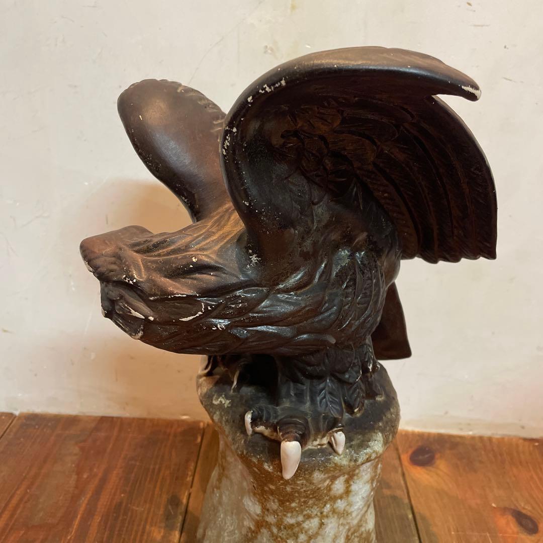 美品　焼物　陶器　鷹置物　タカ　陶像　オブジェ　工芸品　縁起物
