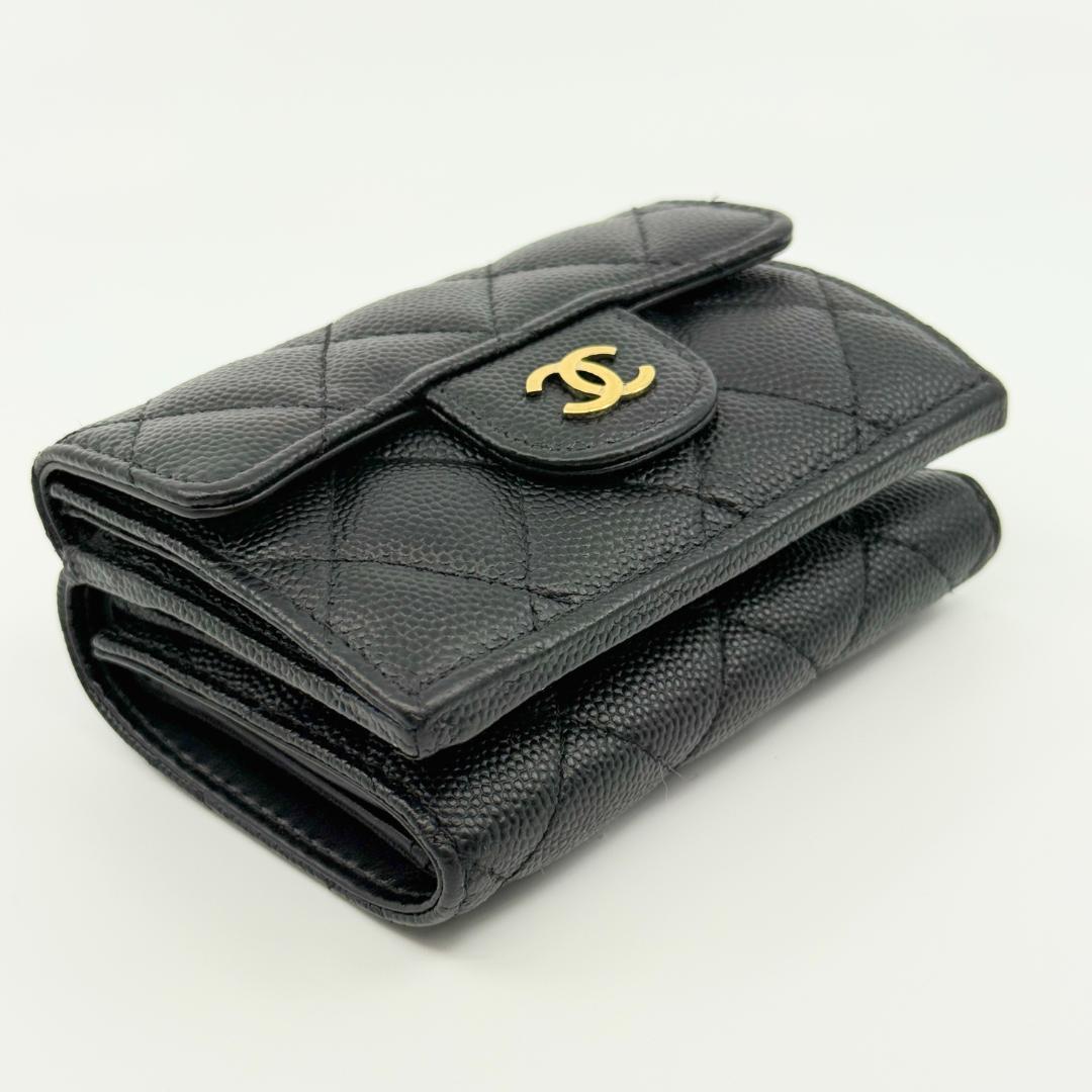 CHANEL 　シャネル　　三つ折り財布　キャビアスキン