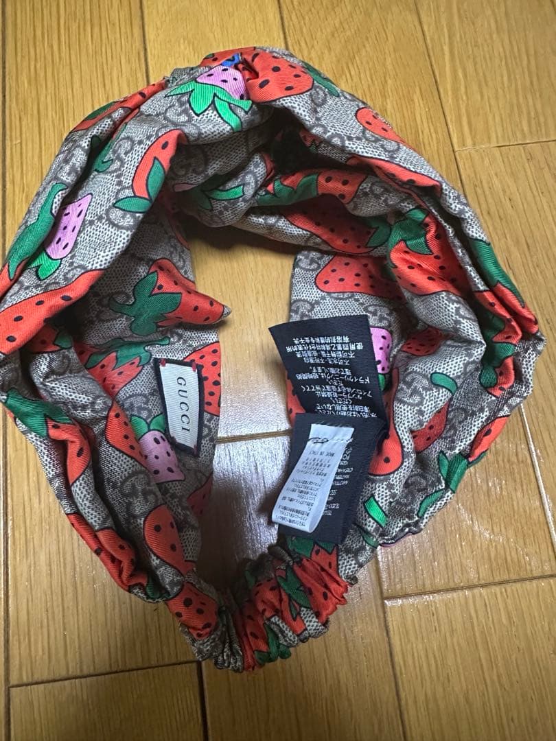 グッチ GG ストロベリー ヘアバンド・ターバン／シルク　保存袋付き