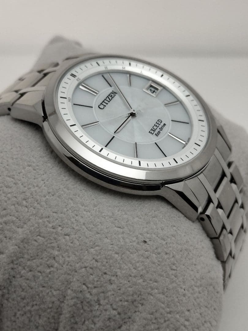 電池交換済み　薄型　シチズン　高級白蝶貝　エクシード　電波ソーラー　軽量チタン