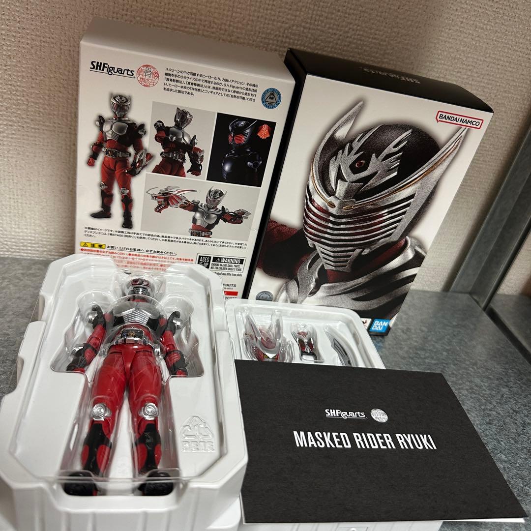 S.H.Figuarts 仮面ライダー龍騎　真骨彫製法　フィギュアーツ