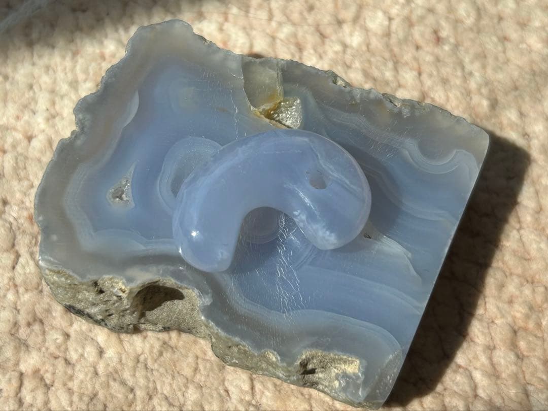 青森産 青メノウ勾玉 錦石