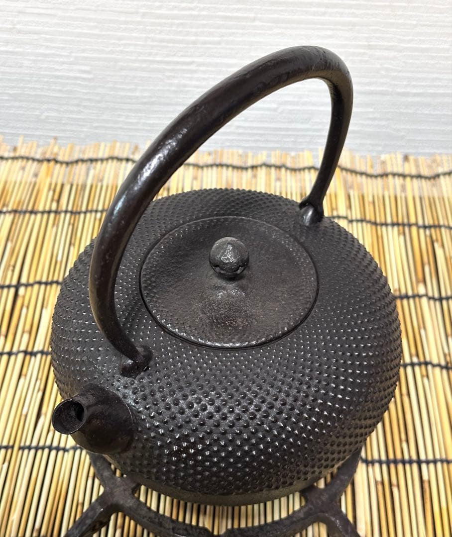 供箱等付属品付 南部藤枝工房 藤枝 昌行作 12型アラレ 南部鉄瓶 南部