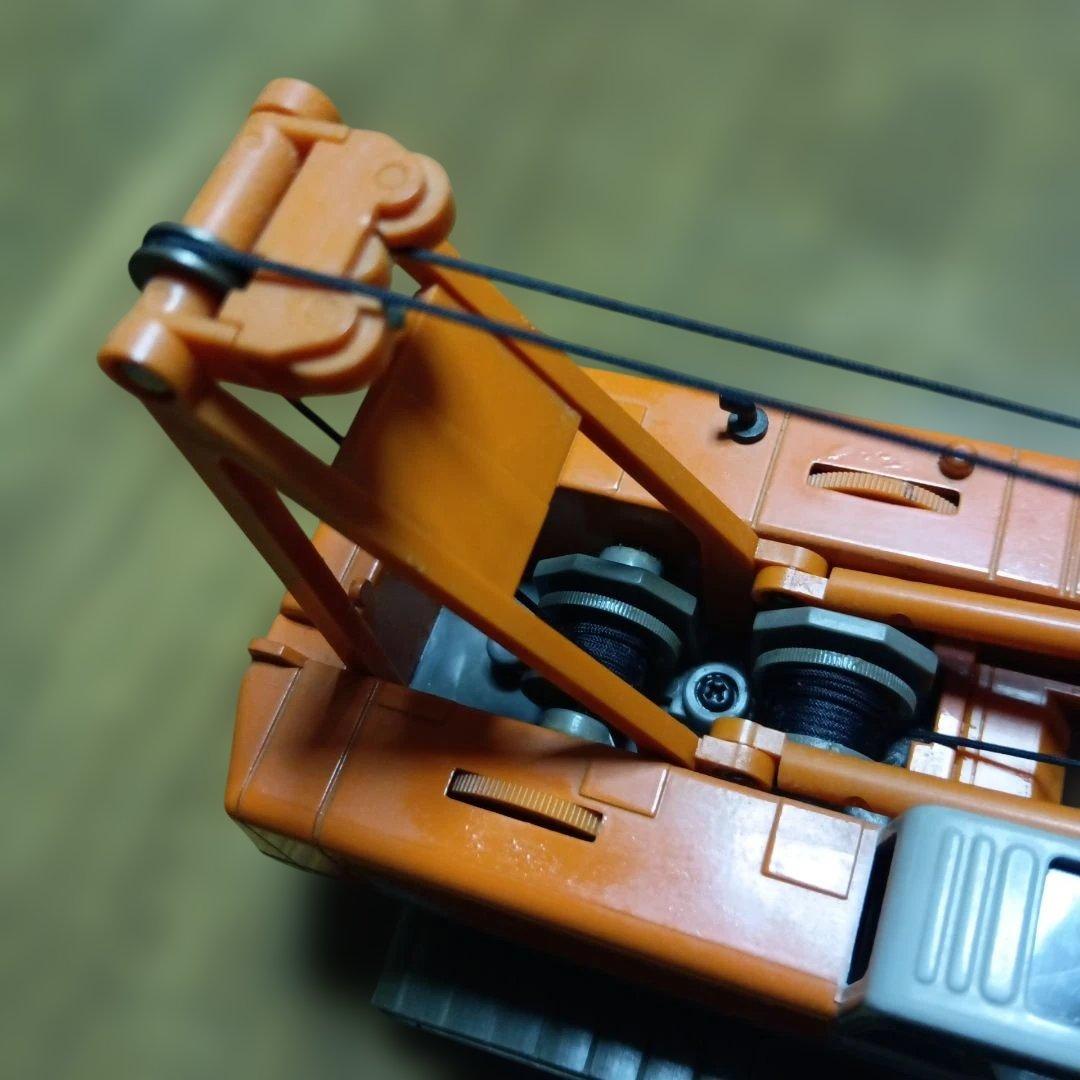 日立 クレーン車 オレンジ色