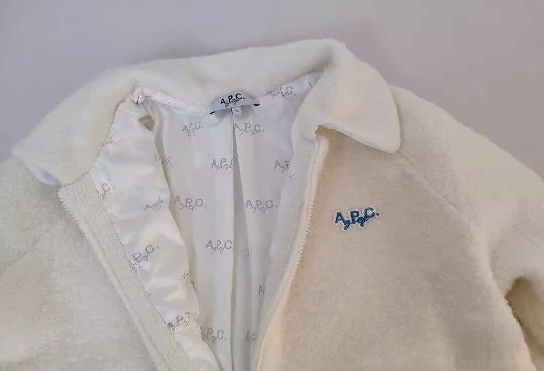 APCレディースジャケット　ボア　ジップアップ　Sサイズ　スピード発送
