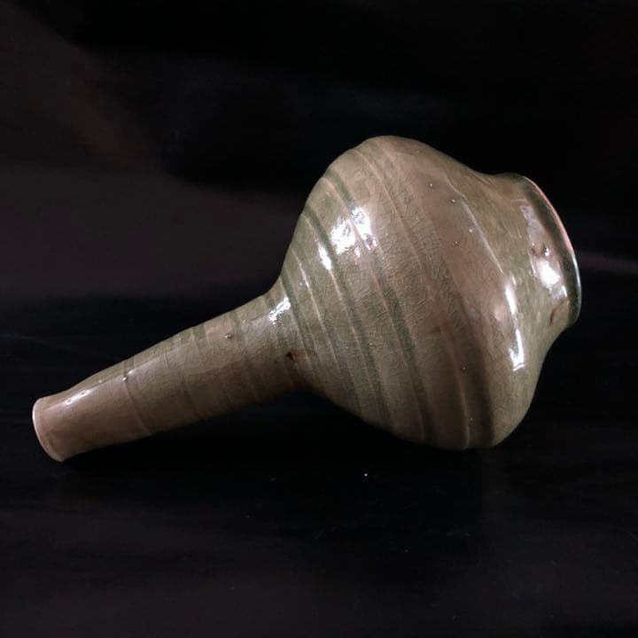 古美術◼️蔵からかなり美しい曲線の緑色の壺、壷、花瓶が出