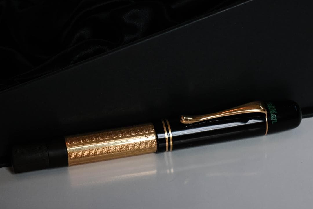 ペリカン Pelikan 1931 ゴールド胴軸 金無垢 限定品 ニブサイズF