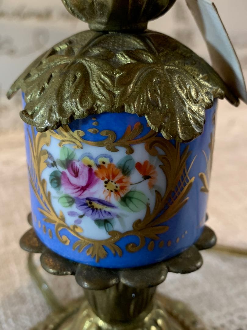 フランス製 アンティークのセーブル焼の電気スタンド！シェードも綺麗