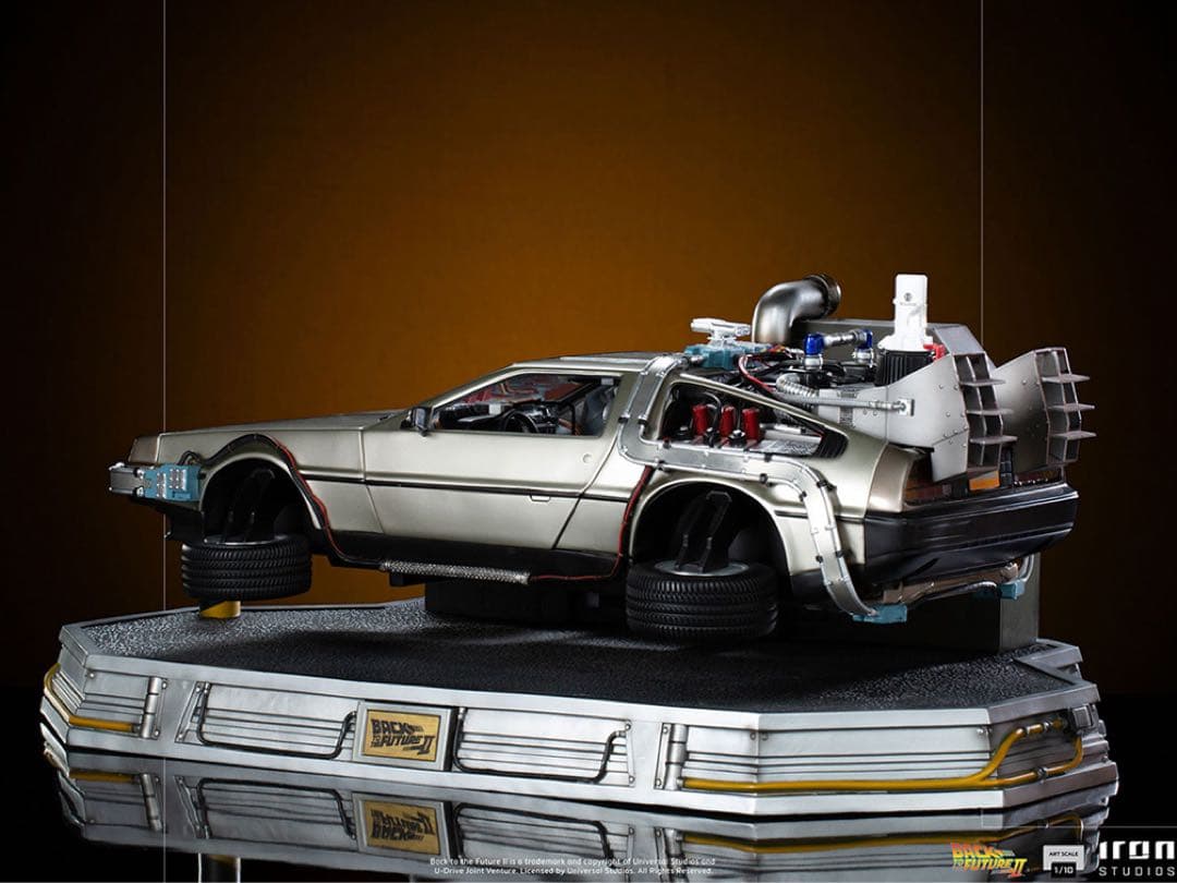 バックトゥザフューチャー２アートスケール１／１０スケール　デロリアンタイムマシン