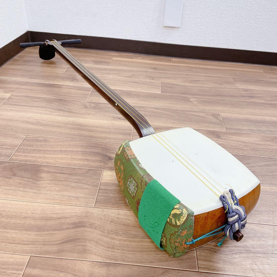 三味線 丸打胴 紅木 平溝 細棹 犬皮 和楽器 - メルカリ