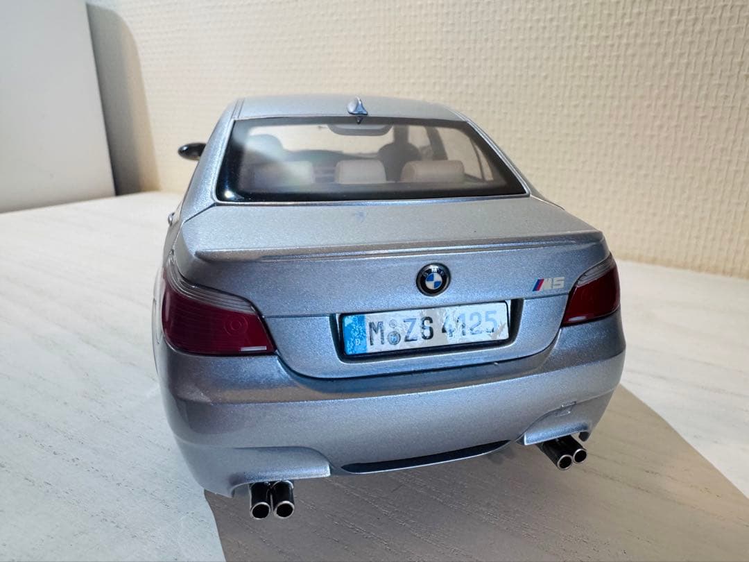 BMW M5 ミニカー 1/18 シルバー