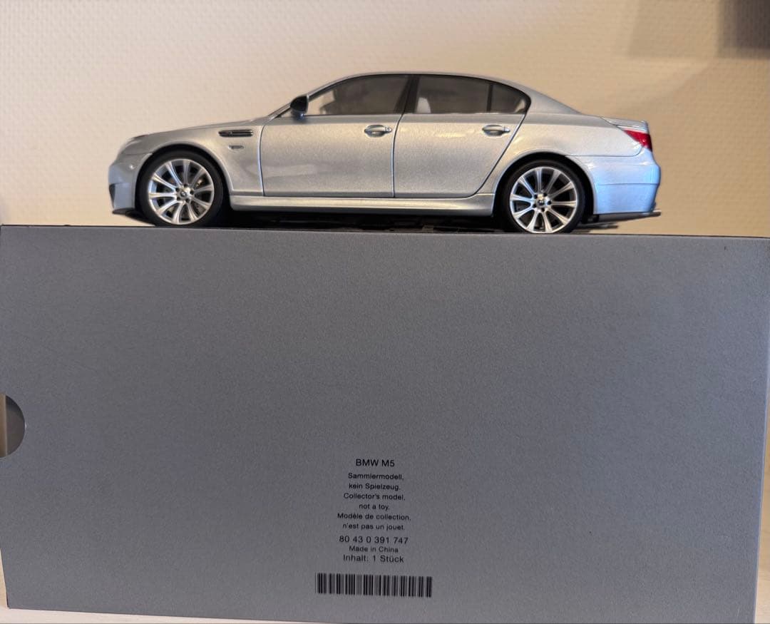 BMW M5 ミニカー 1/18 シルバー