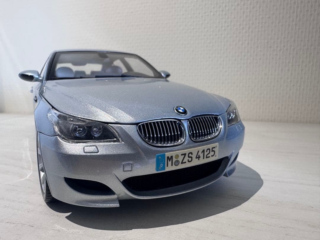 BMW M5 ミニカー 1/18 シルバー