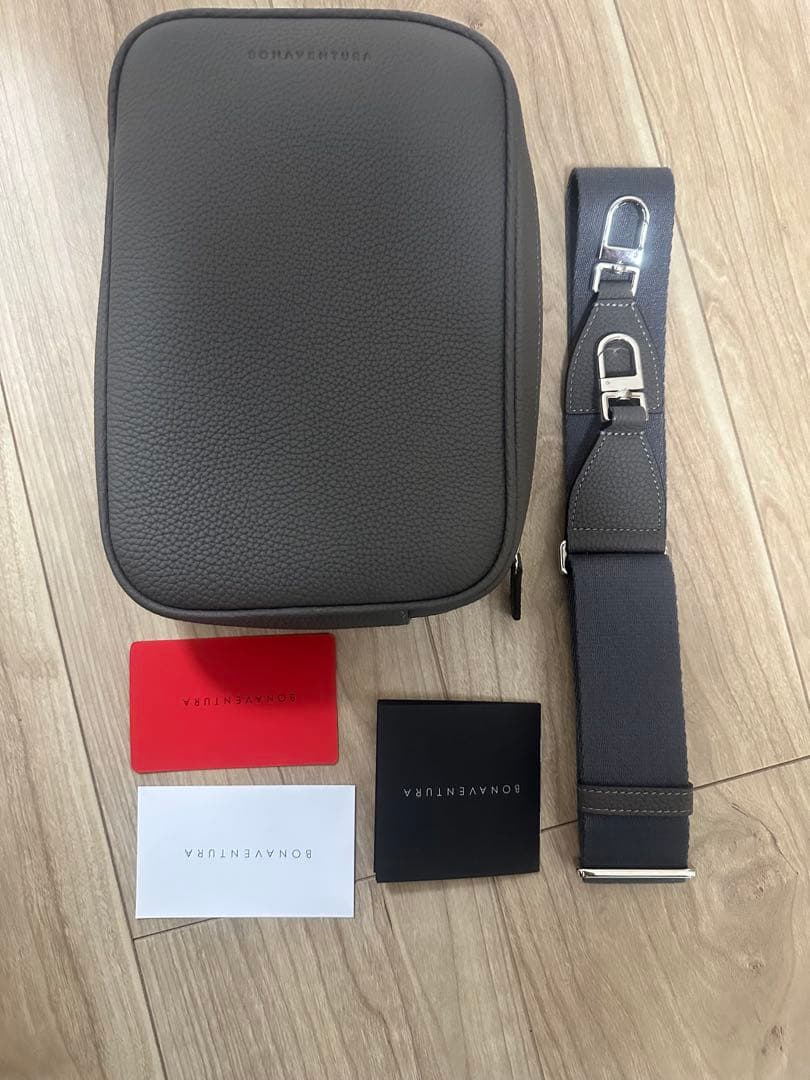 BONAVENTURA グレー レザー クロスボディバッグ