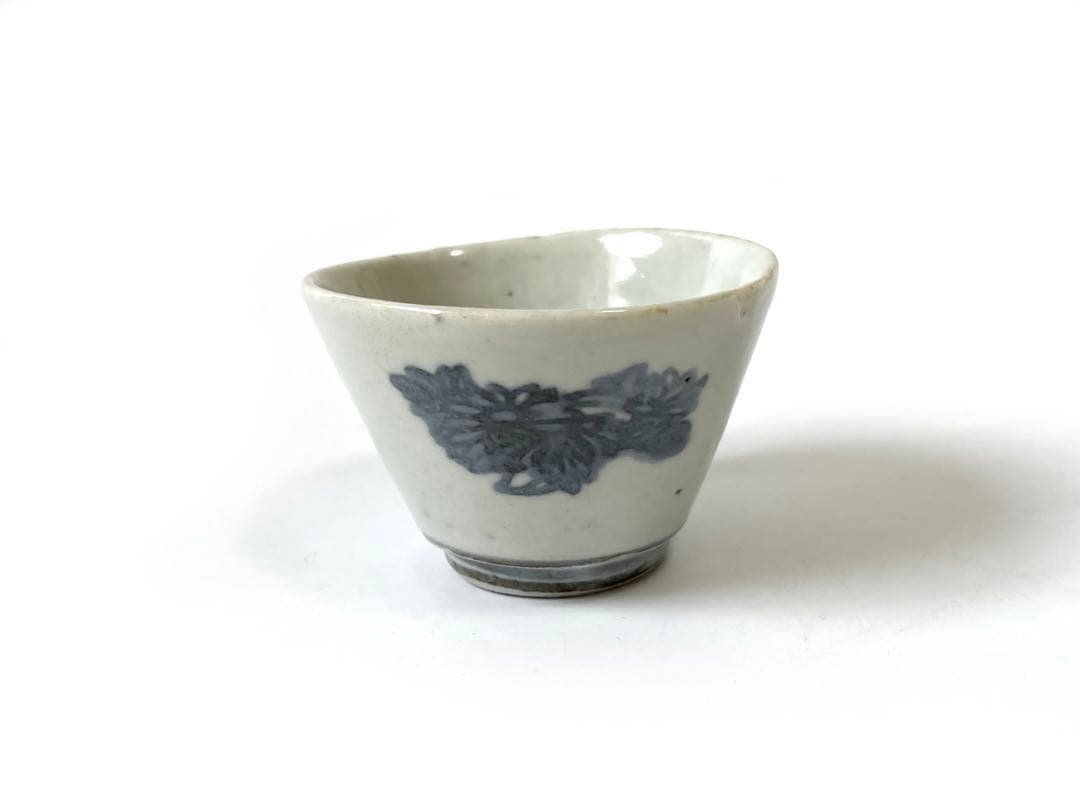 骨董　アンティーク　古伊万里　こんにゃく印判　菊文様　蕎麦猪口　酒器　盃　初期