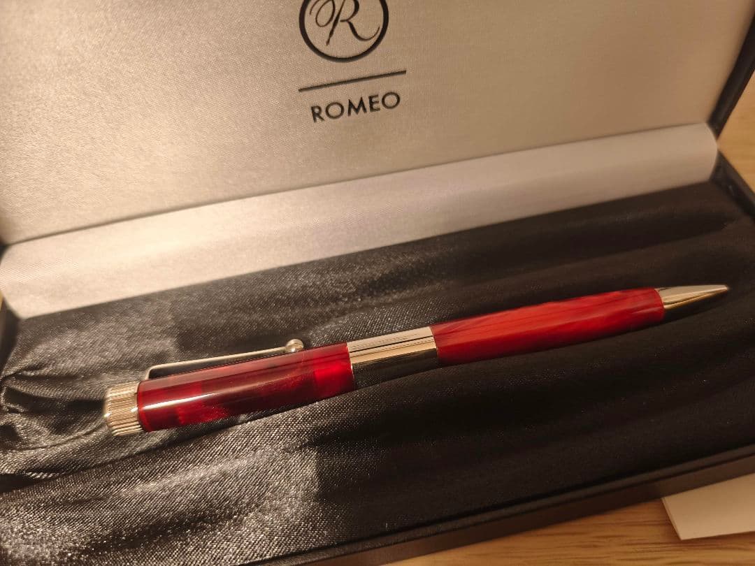 ROMEO ボールペン 細軸イタリアンレッド　ケース付き