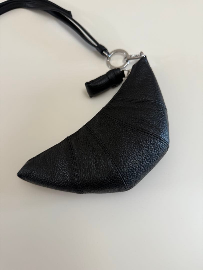 小物 CROSS-BODY CROISSANT COIN PURSE