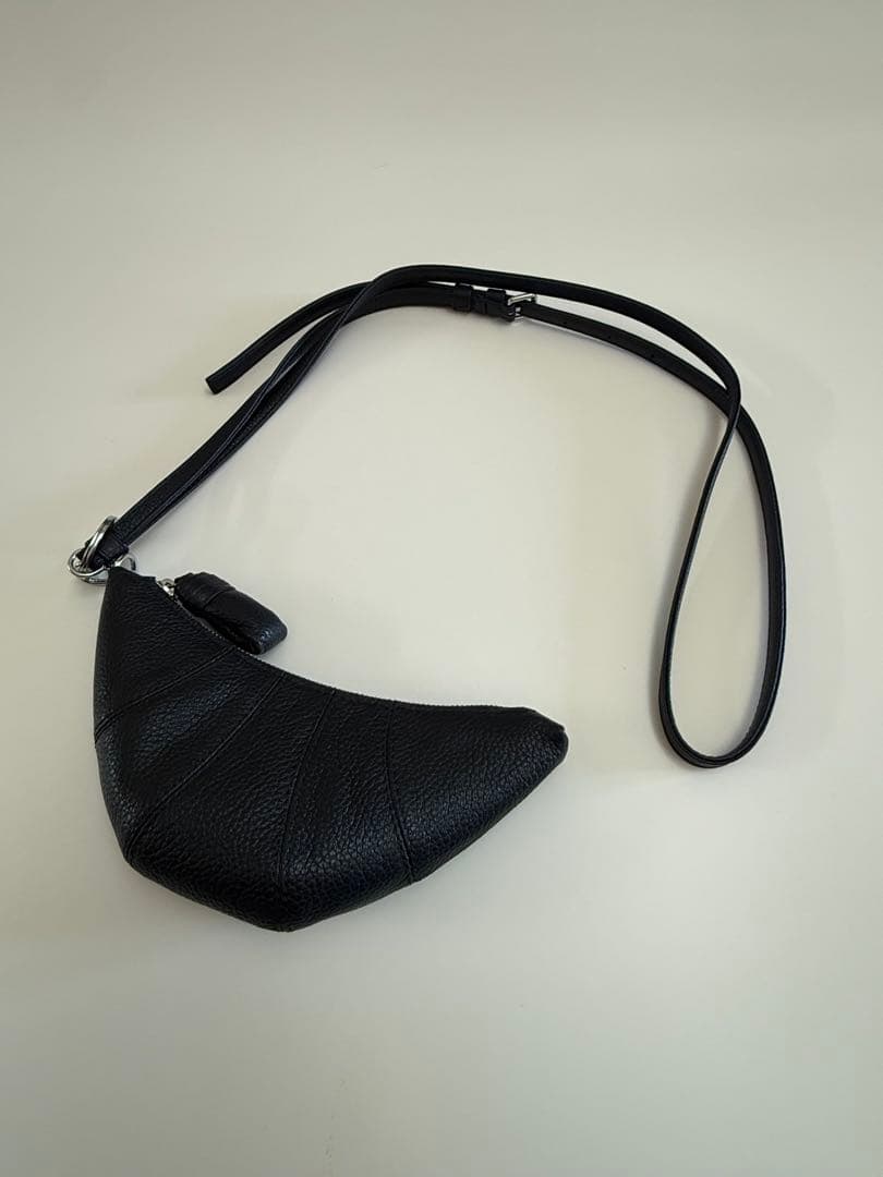 小物 CROSS-BODY CROISSANT COIN PURSE