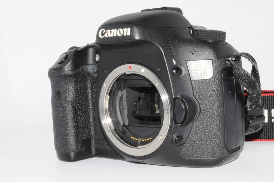 ★美品★Canon キャノン EOS 7D 型番 DS126251 ボディ Canon EOS 7D DS126251 デジタル一眼レフカメラ CANON EOS 7D ボディ