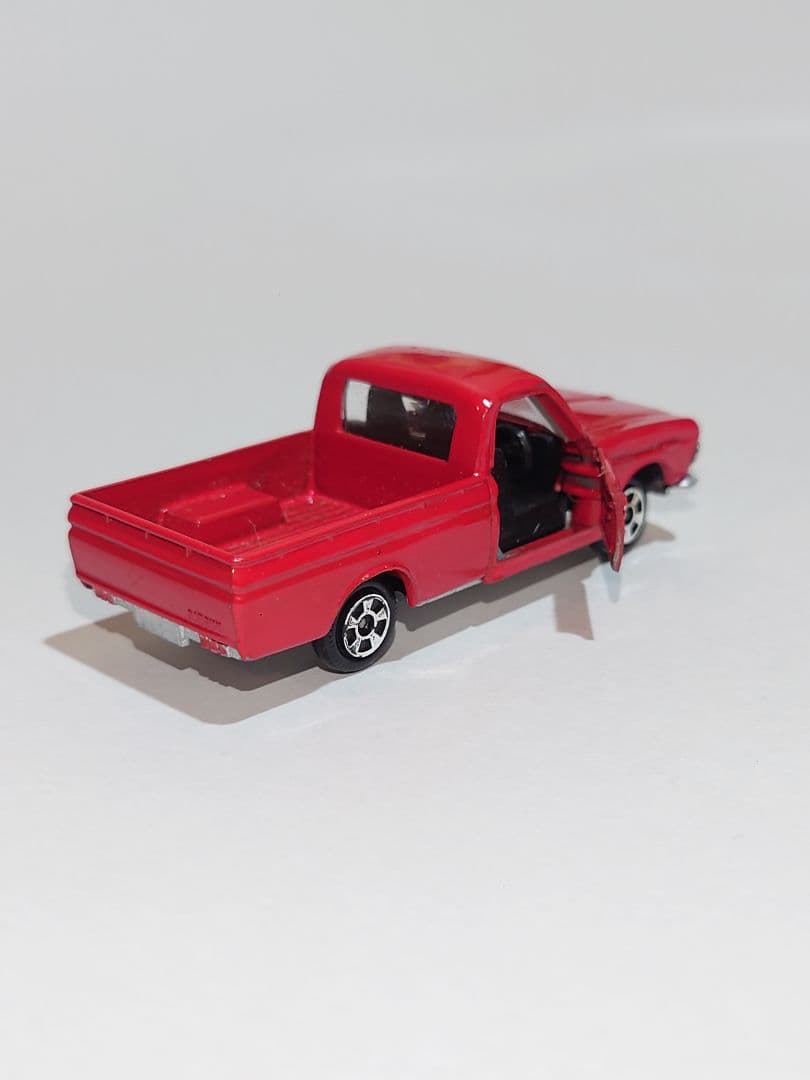 香港トミカ ダットサン レッド トミカミニカー 黒箱 42