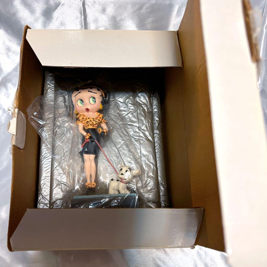 ベティ・ブープ】BettyBoopフィギュア/激レア/希少/可愛い/愛犬の散歩