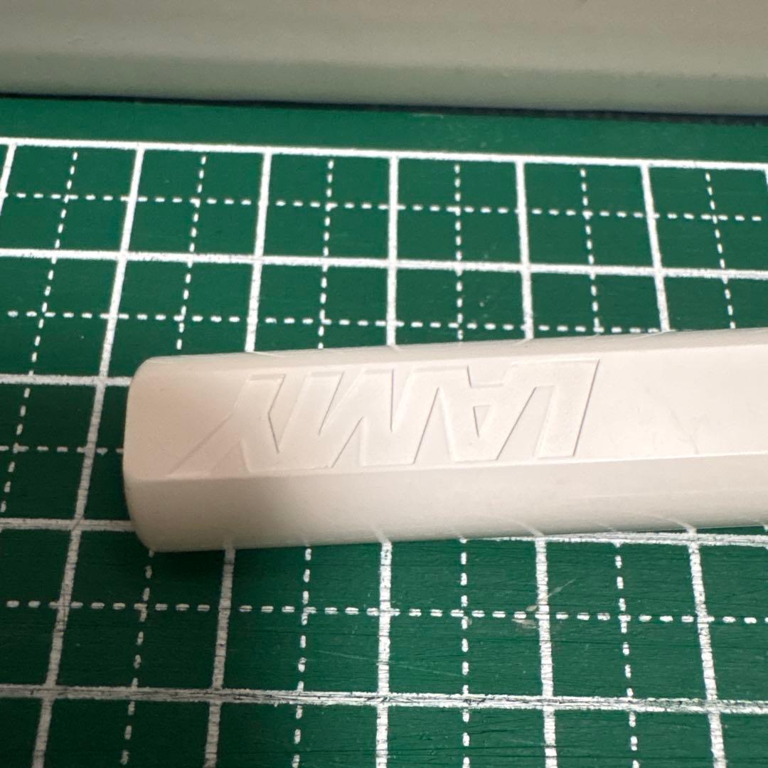 匿名配送】LAMYサファリ限定ホワイト 万年筆 Fサイズ - メルカリ