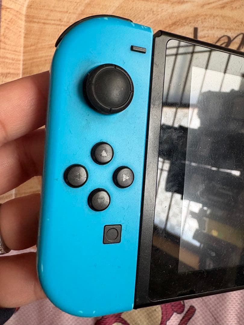 Nintendo Switch 本体 青と赤のJoy-Con