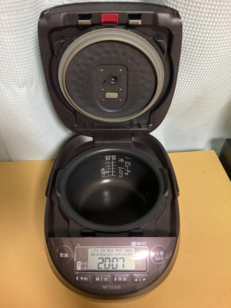 ☆TIGER JPK-B100 圧力IH炊飯 ジャ2020 年製 5.5合炊き