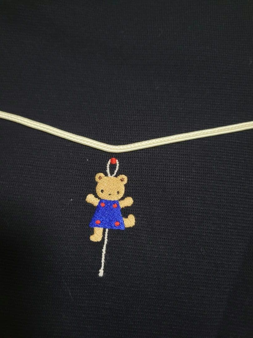 ファミリア　familiar　トレーナー　現行　100 刺繍　紺色