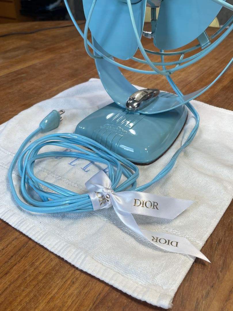 Toshibaレトロ扇風機　陽に向かう燕・向日葵のイメージデザインecoで涼しく