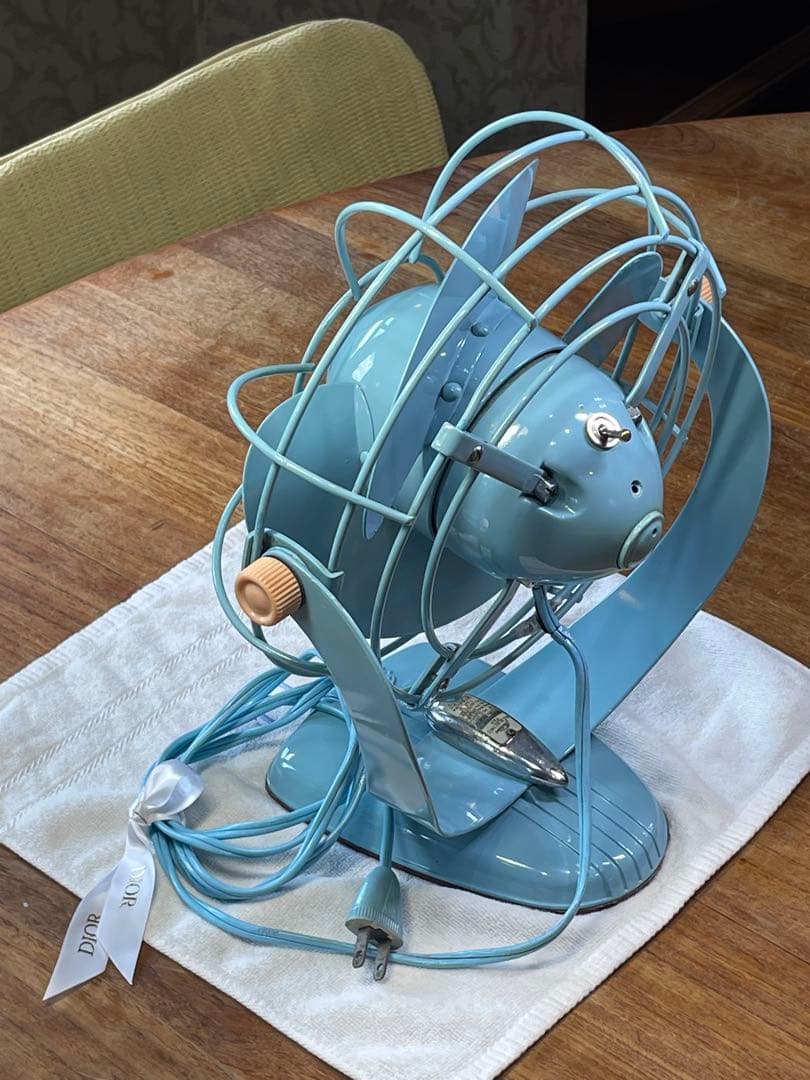 Toshibaレトロ扇風機　陽に向かう燕・向日葵のイメージデザインecoで涼しく