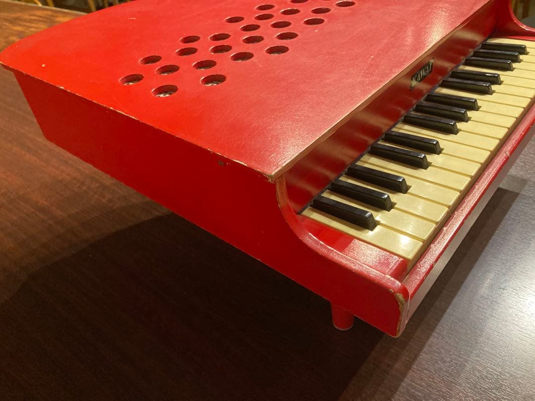 KAWAI 赤いミニピアノ
