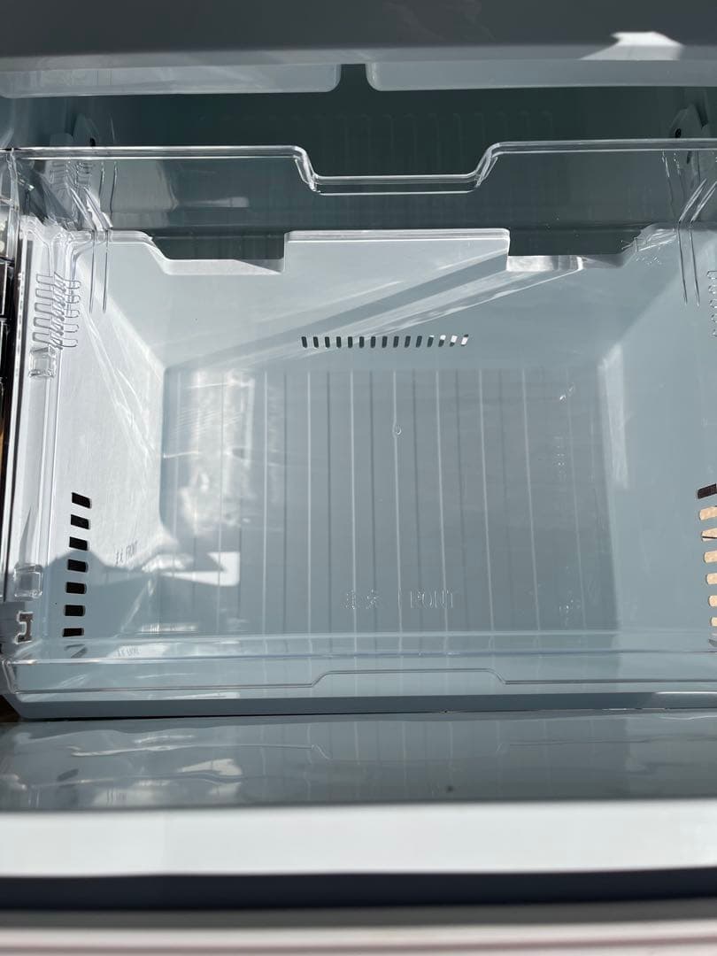 ☆美品☆ 2025年製　TOSHIBA 3ドア冷蔵庫 GR-W33SC(KZ)