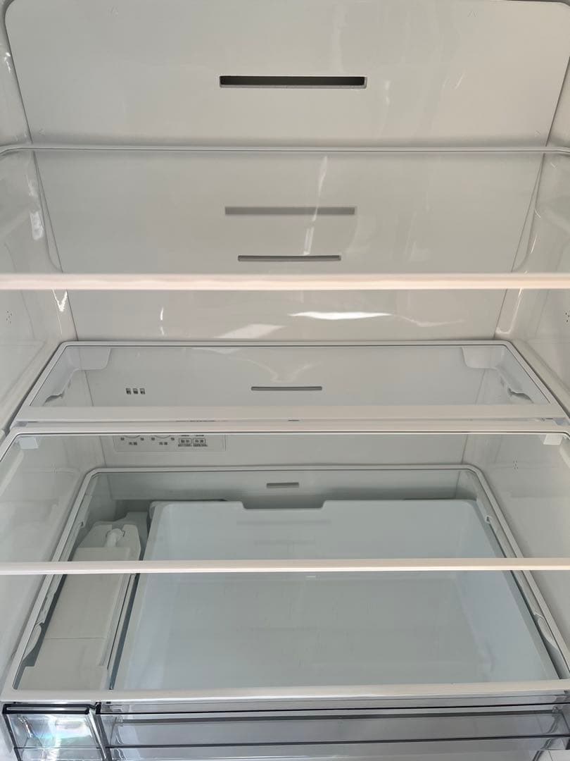 ☆美品☆ 2025年製　TOSHIBA 3ドア冷蔵庫 GR-W33SC(KZ)