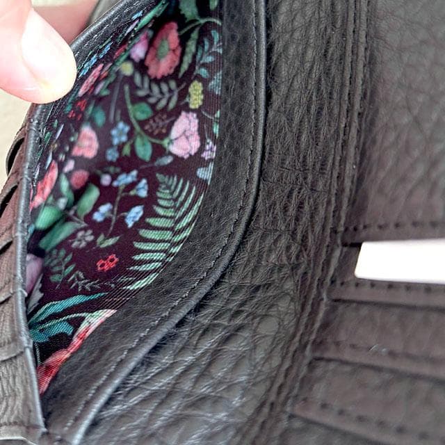 未使用 イアパピヨネ がま口 二つ折り 財布 sampoコラボ - メルカリ