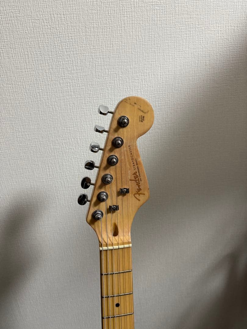 ストラトキャスター　エレキギター