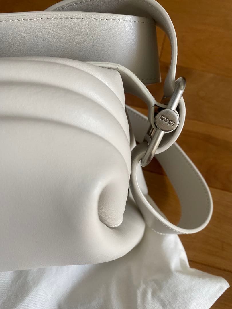 OSOI ホワイト ショルダーバッグ