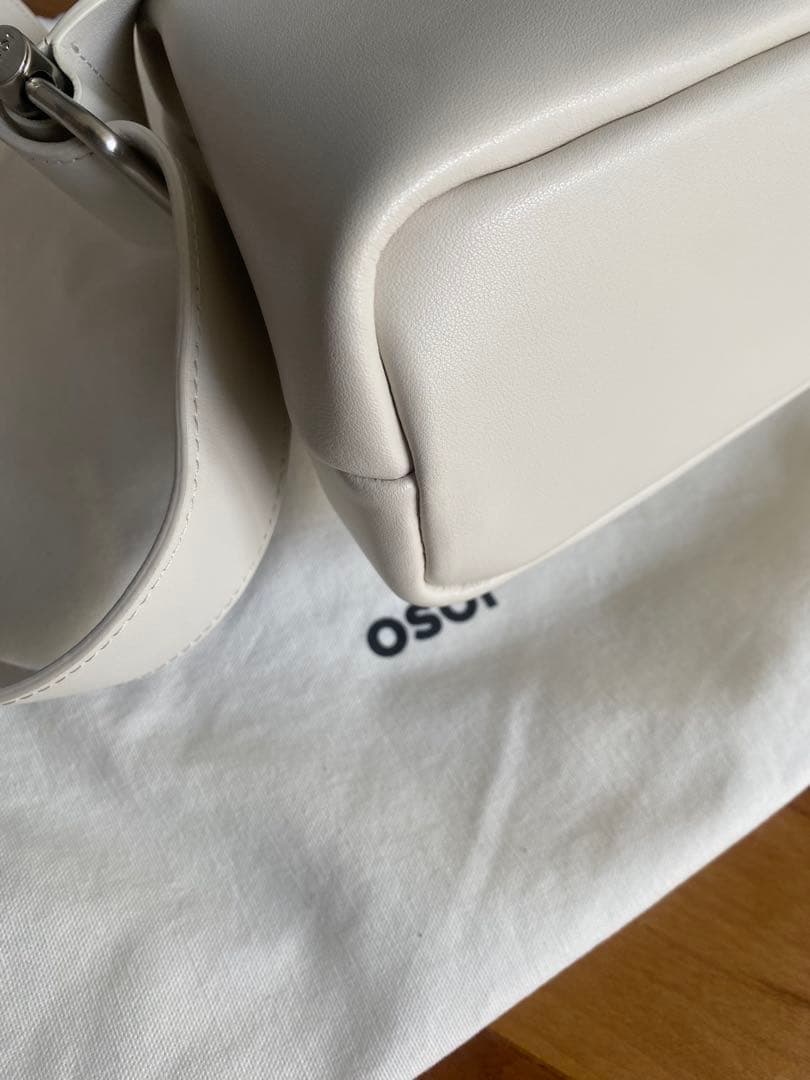 OSOI ホワイト ショルダーバッグ
