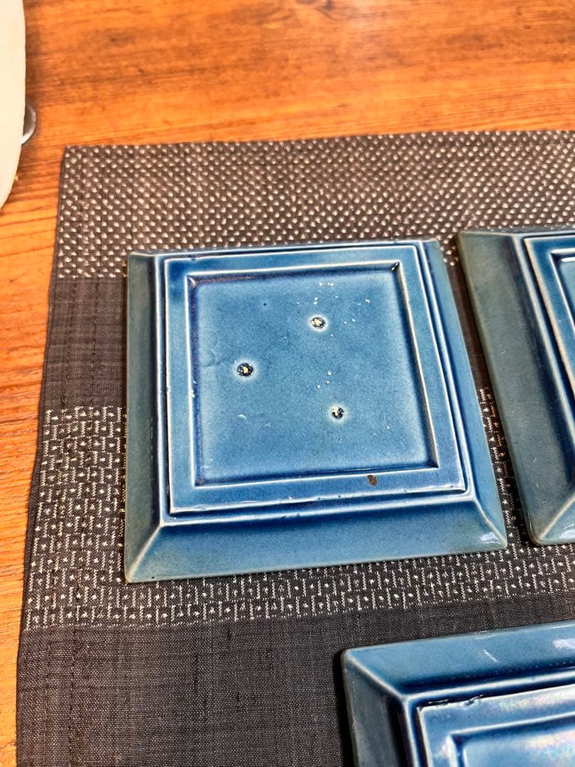 珉平焼 瑠璃釉 小皿 角皿 青 網代文に蔦 豆皿 淡路焼・アンティーク