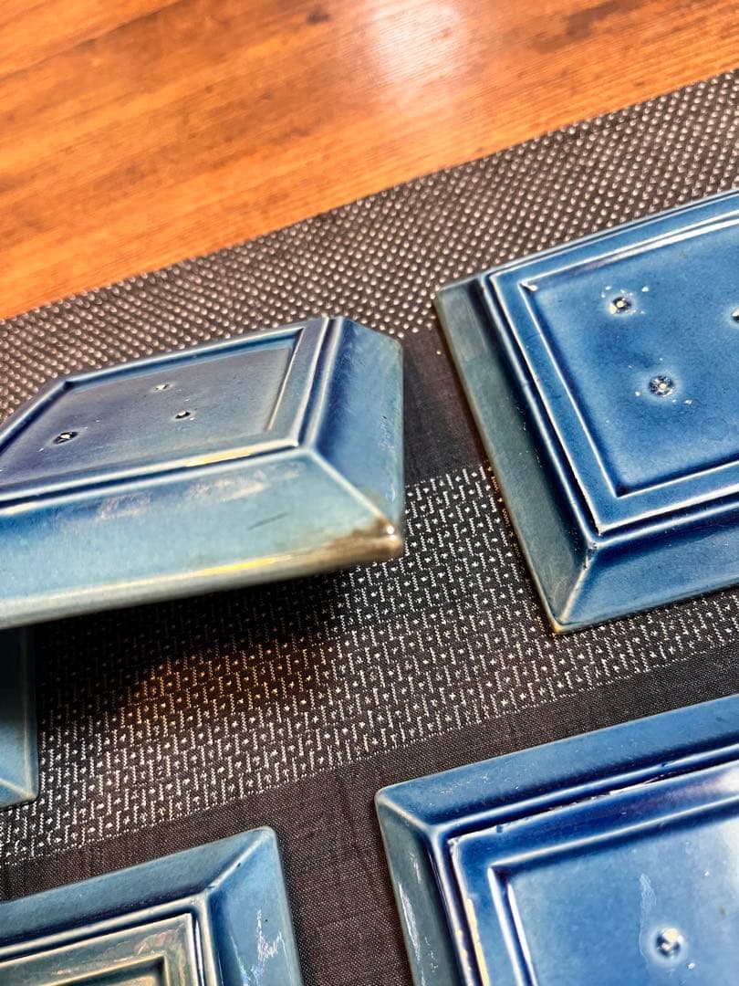 珉平焼 瑠璃釉 小皿 角皿 青 網代文に蔦 豆皿 淡路焼・アンティーク