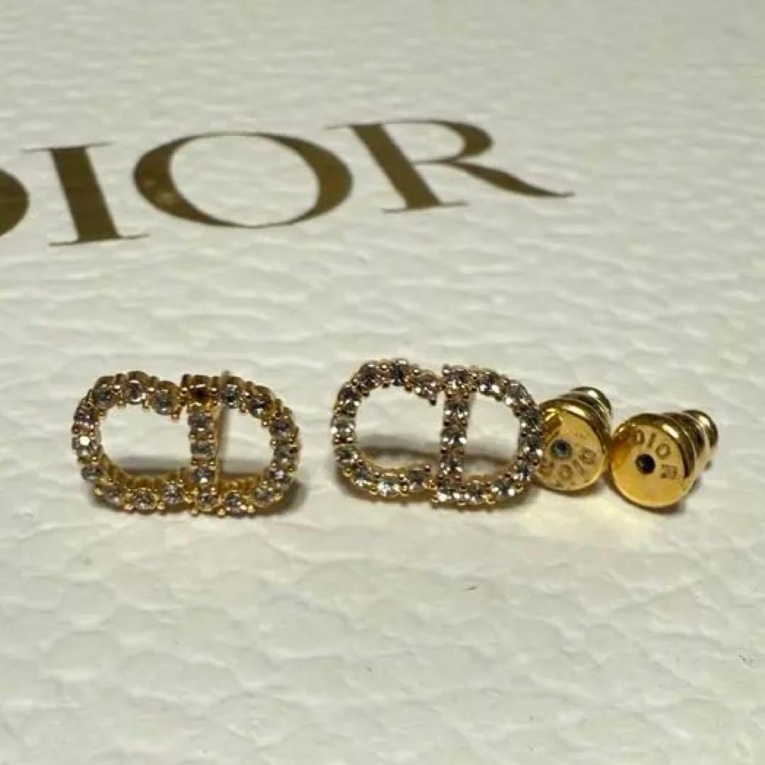 Dior ダブルDロゴ ピアス 即日発送⠀】Dior ダブルDロゴ ピアス 2ペアシルバー DIOR ディオール