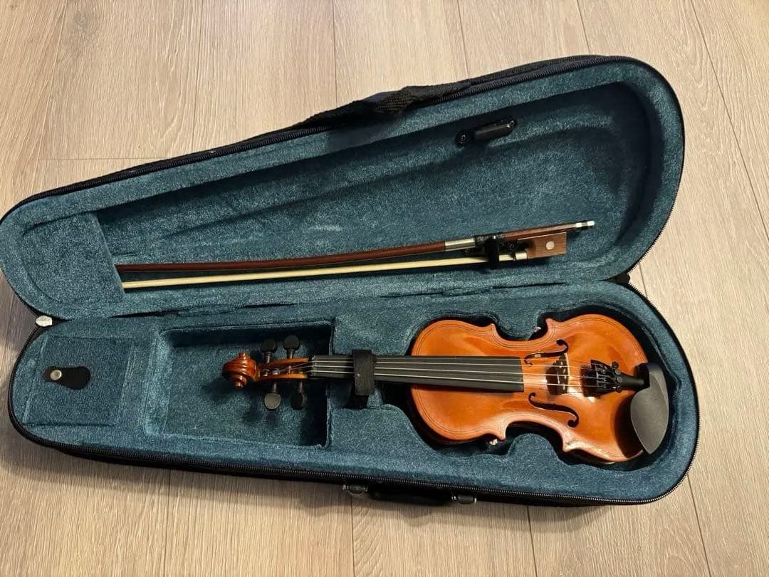 バイオリン本体と弓付きハードケース　肩当て付き　3/4サイズ