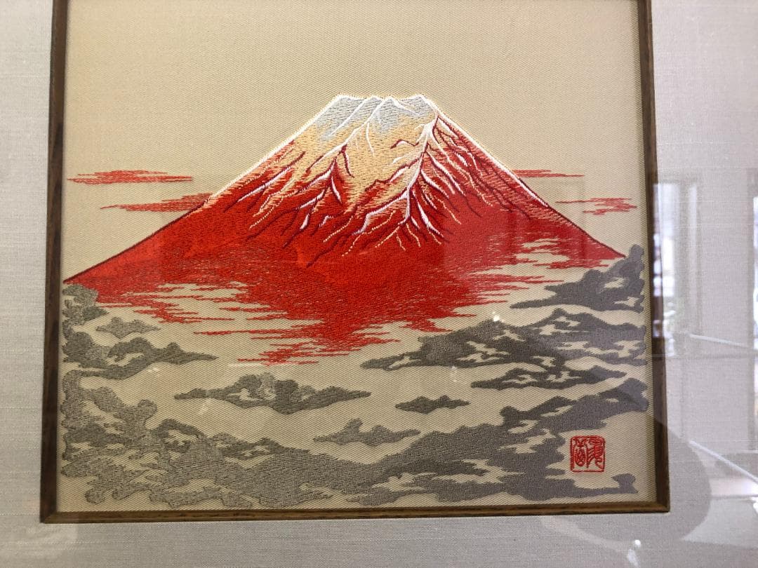 刺繍画　「赤富士」