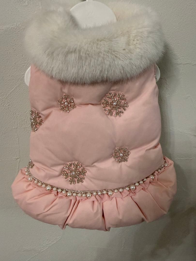 試着のみ グラマーイズム ダウン ピンク ファー ビジュー パール 犬服 グラマーイズム犬用ダウン ピンク フリル パール装飾SSサイズ - メルカリ