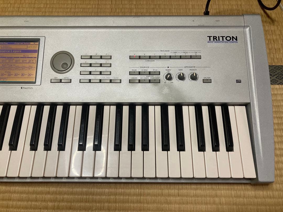 KORG TRITON シンセサイザー 61鍵 コルグ キーボード KORG TRITON 61鍵