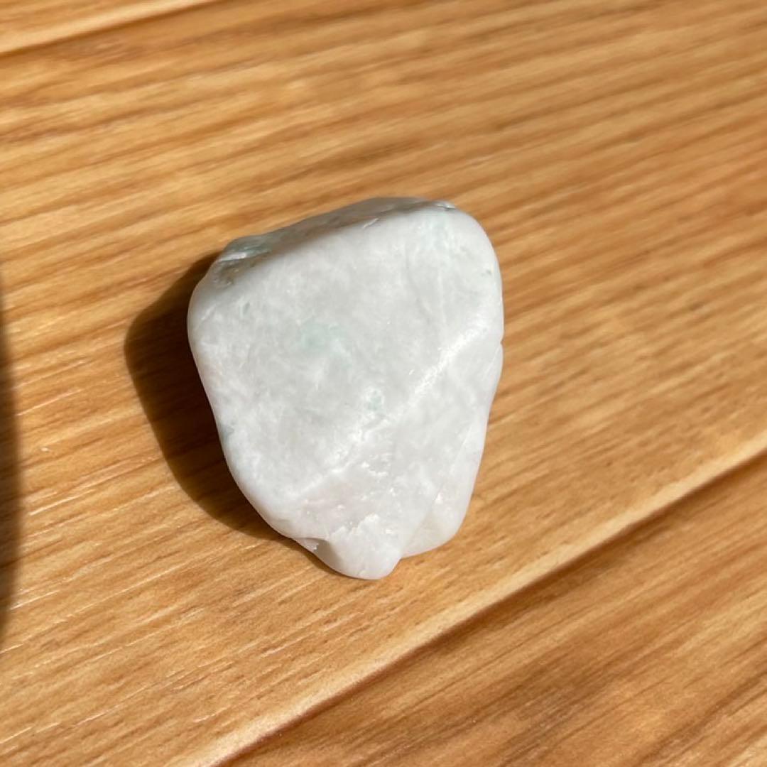 糸魚川翡翠 白地にグリーン 海岸採取 - メルカリ