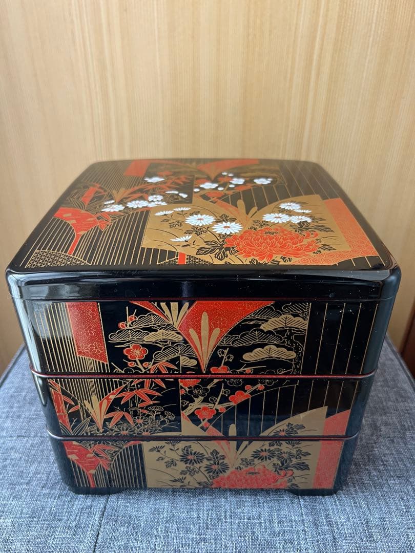 漆器重箱 3層 ❣️花柄 黒金 おせち お正月 イベント パーティ〜❣️ お